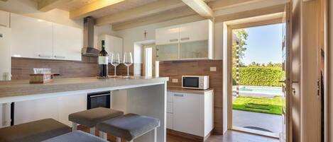 Standard House, 2 Bedrooms, 2 Bathrooms (Casa Cassianus) | Private kitchen | Fridge, microwave, oven, stovetop