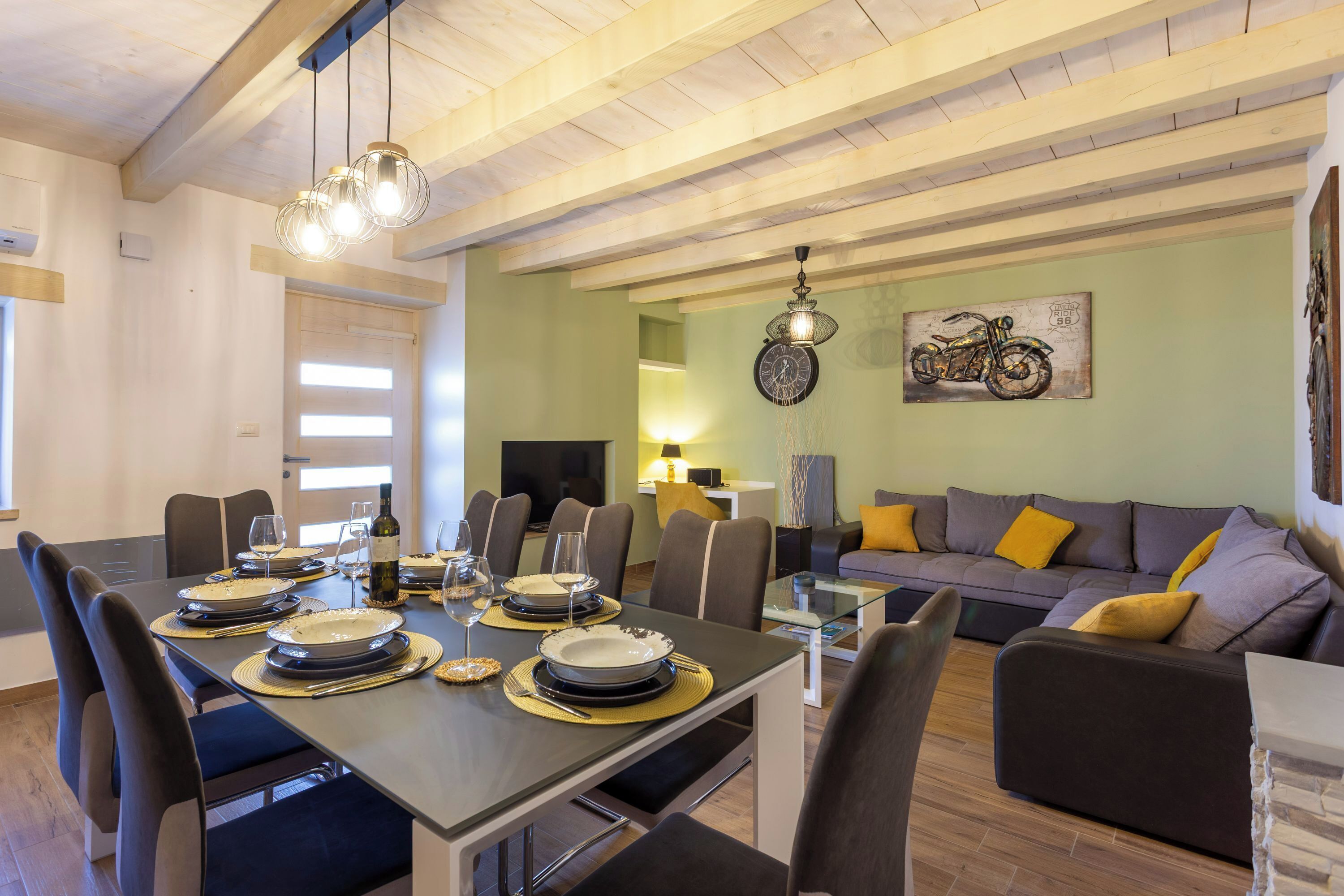 Standard House, Multiple Bedrooms, 2 Bathrooms (Casa Cassianus) | Dining
