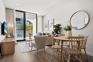 Apartment | Dining - Fremantle 1-bed Close to Beach & Shops (Perth)