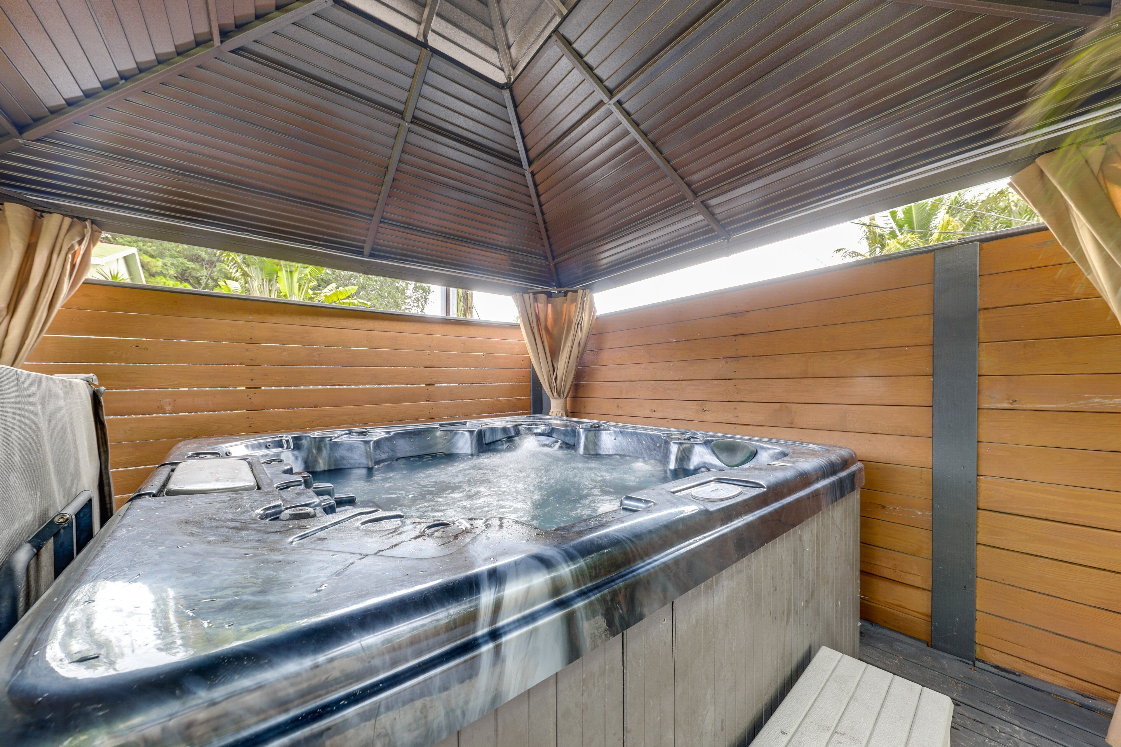 Outdoor spa tub