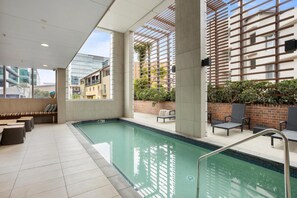 Apartment | Pool | Indoor pool, outdoor pool - Contemporary 1-bed With Pool Near Brisbane River (Brisbane)