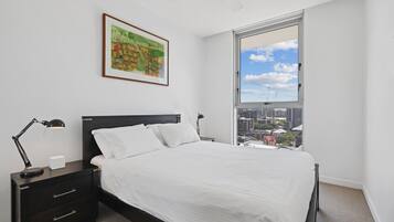 Apartment | 1 bedroom, laptop workspace, bed sheets