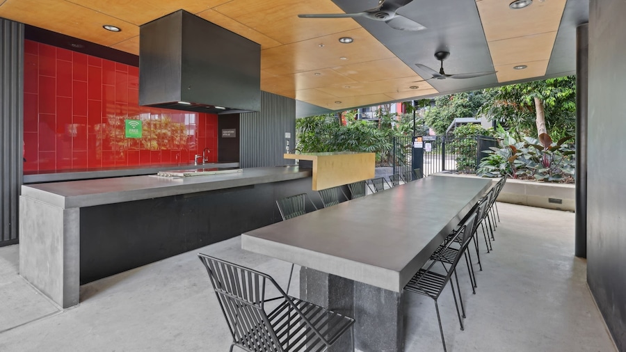 コージー 2ベッド ウィズ プール, BBQエリア アンド セキュア パーキング