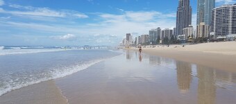 Lakeside Family Oasis With Pool, Gym and Balcony