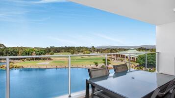 Apartment | Outdoor dining