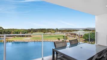 Apartment | Outdoor dining