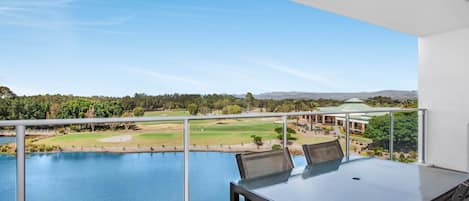 تناول الطعام بالخارج