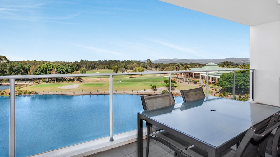 Lakeside Family Oasis With Pool, Gym and Balcony