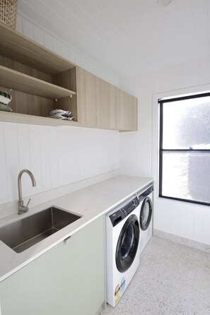 Apartment | Private kitchen | Cookware/dishes/utensils