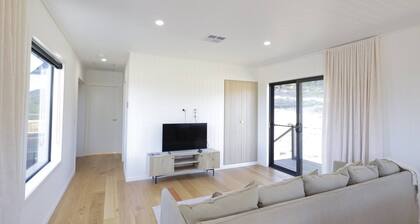 Off-grid Farm Stay With Scenic Views