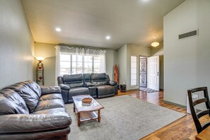 House (2 Bedrooms) | Interior - Dog-friendly Family Home in Glendale Suburbs! (Sun City West)