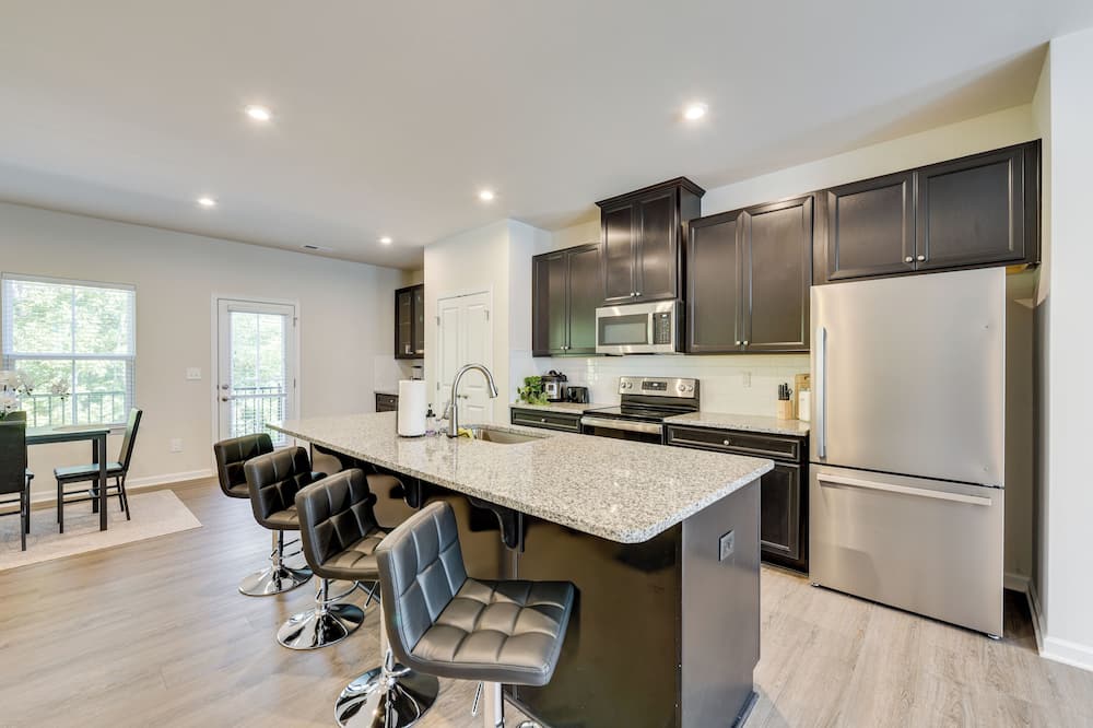 Room to Work + Relax! Spacious Unit Near Charlotte - Lake Park, NC