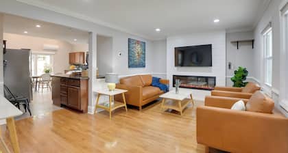 Great for Gatherings! Charming Woodbridge Duplex
