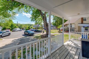 House (4 Bedrooms) | Interior - Great for Gatherings! Charming Woodbridge Duplex (Woodbridge)