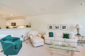Apartment (2 Bedrooms) | Interior - Mtn-view Deck, Workspace! Walkable Frisco Condo (Frisco)