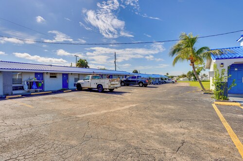 Pet-friendly Studio 2 Mi to Dtwn Sebring!