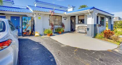 Walk to Lake Jackson: Convenient Studio in Sebring