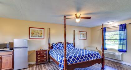 Walk to Lake Jackson: Convenient Studio in Sebring