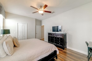 A bedroom with a bed, dresser, ceiling fan, and a television. - Championsgate Resort Perks! Fun-filled Family Home (Davenport)