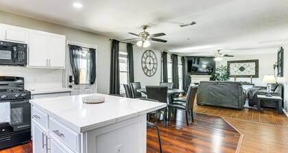 Solar-powered Home w/ & Game Room & Gym in Houston