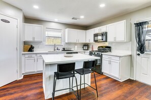 House (4 Bedrooms) | Interior