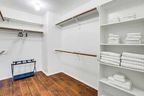 Solar-powered Home w/ & Game Room & Gym in Houston