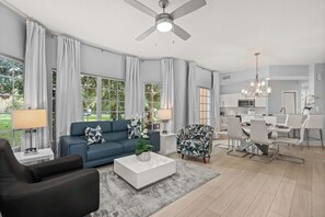 TV, offices - Modern Luxe Escape, Near the Magic, MP71 (Orlando)