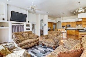 Interior - Group-friendly Escape w/ Views in North Phoenix! (Phoenix)