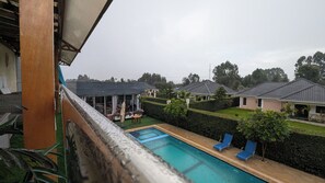 สระว่ายน้ำ