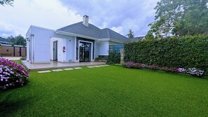 ด้านหน้าที่พัก