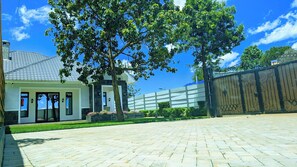 Fachada de la propiedad