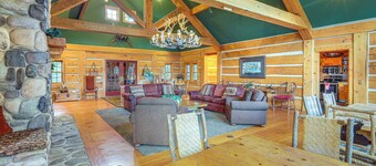 2 Mi to Payette Lake: Charming Cottage w/ Hot Tub!