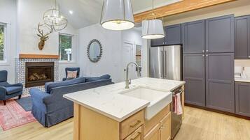 ุงูู
ูุดุฃุฉ ู
ู ุงูุฏุงุฎู