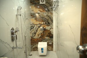 Bathroom - HOTEL SONALI GOLDEN PALACE (Bhubaneshwar)