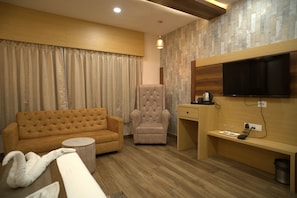 Studio Suite dành cho gia đình, quang cảnh thành phố | Khu vực làm việc phù hợp cho laptop