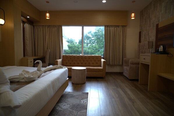 Studio Suite Keluarga, pemandangan kota | Ruang kerja ramah laptop dan Wi-Fi gratis