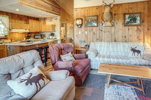 7 Mi to Main Street: Cabin w/ Deck in Stanley!