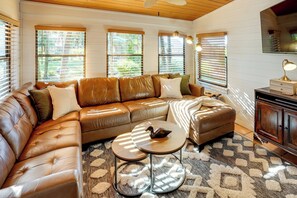 House (2 Bedrooms) | Interior - Lake Okeechobee Dockside Cabin w/ Pool Access (Okeechobee)