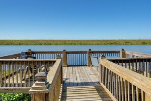 House (2 Bedrooms) | Interior - Lake Okeechobee Dockside Cabin w/ Pool Access (Okeechobee)