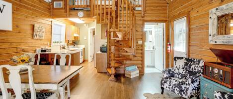 House (2 Bedrooms) | Interior