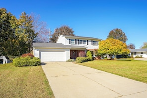 Interior - 3 Mi to Dtwn: Home w/ Fire Pit & Yard in Jackson (Jackson)