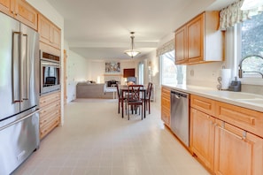Interior - 3 Mi to Dtwn: Home w/ Fire Pit & Yard in Jackson (Jackson)
