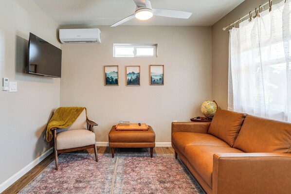 House (1 Bedroom) | Interior - Couples Retreat! Shop, Dine, Explore Dtwn Oakdale (Oakdale)
