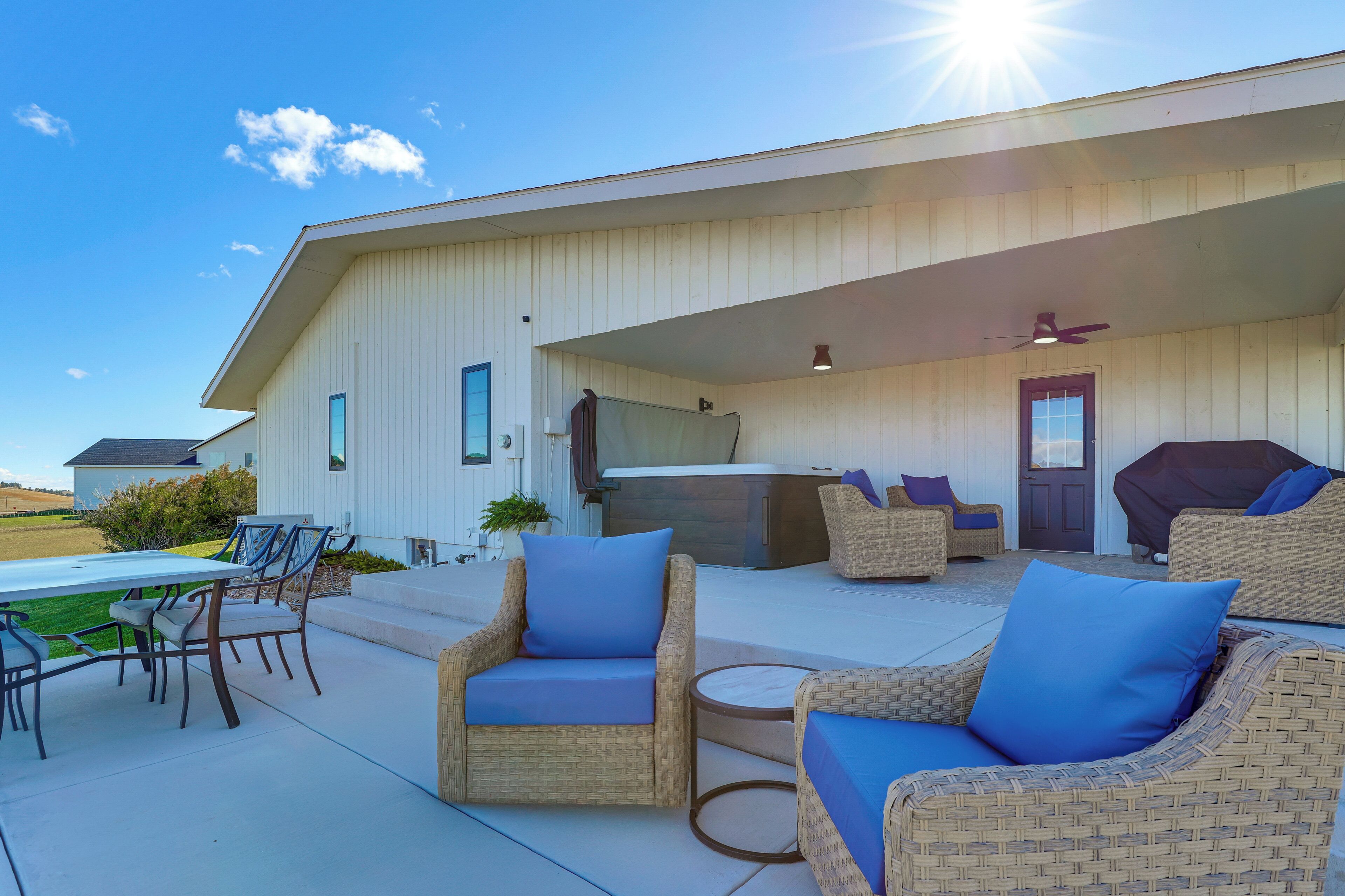 House (3 Bedrooms) | Interior