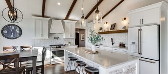 Mtn Views, Hot Tub + Fire Pit: Black Hills Retreat