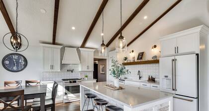 Mtn Views, Hot Tub + Fire Pit: Black Hills Retreat