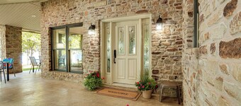 Family Friendly! Lakefront Escape in Pottsboro