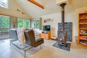 Apartment (0 Bedroom) | Interior - Cozy Hideaway on Key Peninsula w/ Serene Views! (Lakebay)