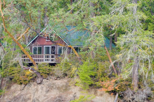 Cozy Hideaway on Key Peninsula w/ Serene Views!