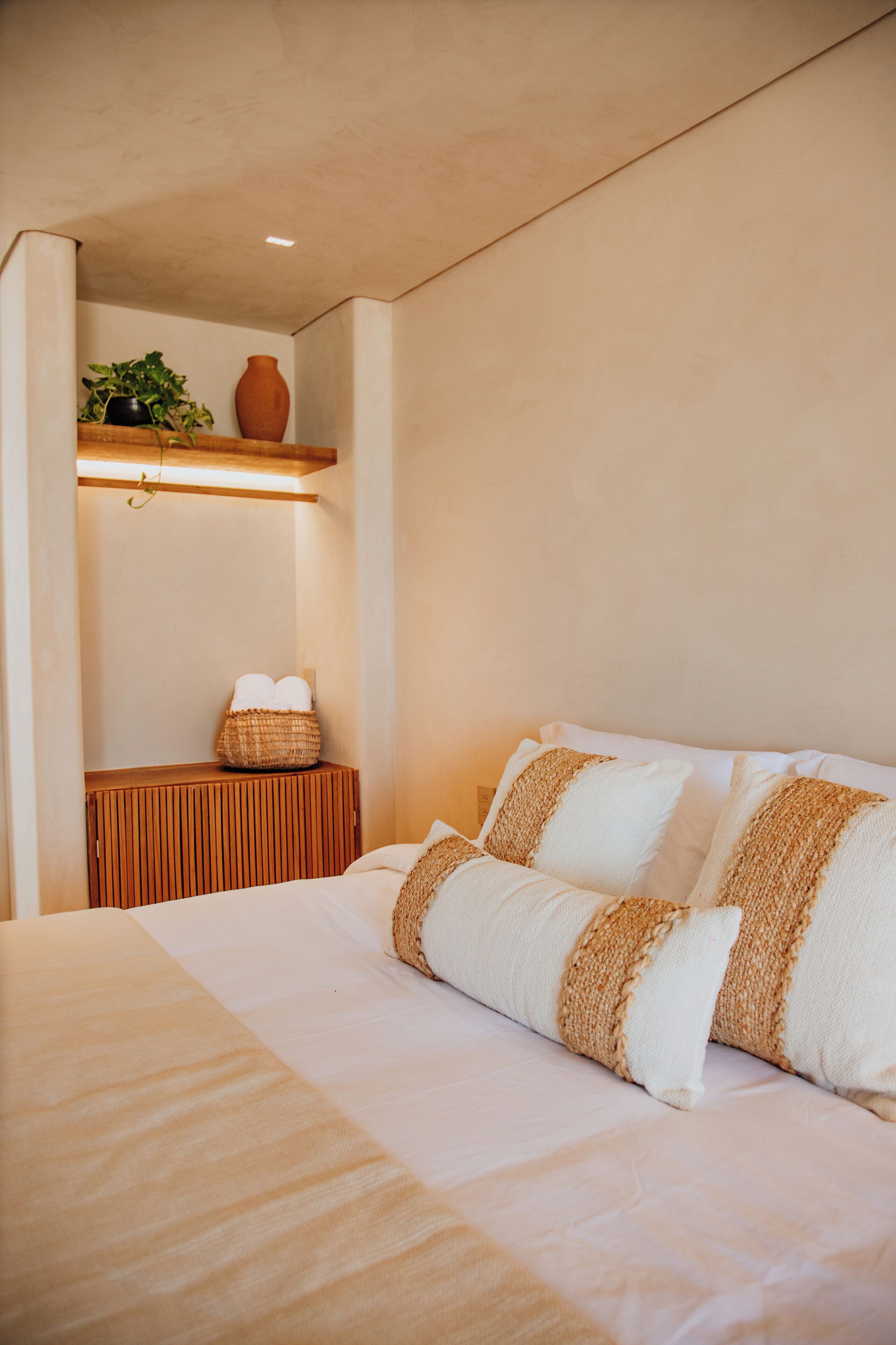 خزنة داخل الغرفة وواي فاي مجانًا